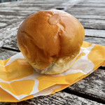 平井製菓 - 料理写真:ハリスさんの牛乳あんパン 1個270円（税込292円）