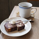 ビートカフェ - ケーキとブレンドコーヒーセット（500円） -ケーキはモカミルクケーキ