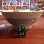 石焼拉麺ぶし - 濃厚味噌拉麺　900円　側面