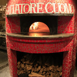 h SALVATORE CUOMO & BAR - 店内で一際目を引く『ピッツァ窯』はサルヴァトーレのオリジナル☆