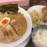 岡本商店 - Cランチセット(魚介鶏白湯)