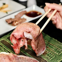 老舗精肉店直送 千種焼肉 飛騨牛の奴隷 千種店 - 炙り肉寿司ロース