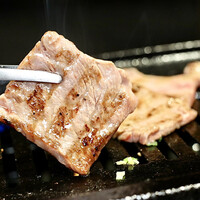 老舗精肉店直送 千種焼肉 飛騨牛の奴隷 千種店 - 名物カイノミ厚切り