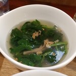 キッチン ブルー グローブ - ほうれん草スープのアップ