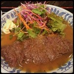 くじらのお宿 一乃谷 - 鯨のステーキ！
            うっすら子供の頃に缶詰で食べた記憶しか無い。
            思ってたより柔らかくて美味しい！