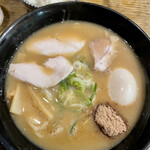 Rakushou - 辛口ラーメン＋玉子トッピング　辛味別皿