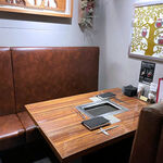 焼肉USON - 予約の旨を伝えると、半個室のような席に案内されました。