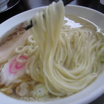 しんのじ - ほぼ切り幅が揃えられたﾓｯﾁﾓﾁな麺