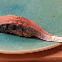 鮨おにかい＋1 - 瞬間燻製したサバ