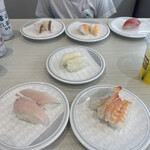 Hama Zushi - 何か、たくさん頼んだ。マグロ、サーモン、真鯛、海老、えんがわ。
