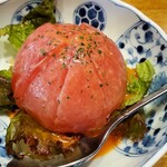 和酒・煮込み らいどん - 秘伝の特製ドレッシング丸ごとTOMATOサラダ