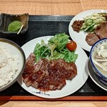 利久 富谷あけの平店 - 大判牛タン焼きと牛ハラミステーキ