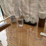 吉華 - 卓上 調味料は醤油と酢のみ