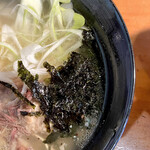 七輪さく - テールラーメン850円ご飯付きです！　右