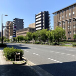 虹の仏 - 最寄り駅となる「大阪メトロ 四天王寺前夕陽ヶ丘駅」からは徒歩3分ほど。