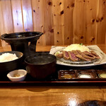 Gyuukatsudokoro Yamato - 黒毛和牛サーロイン 中 約120g 定食セットと生玉子