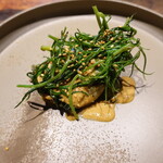 ル クーリュズ - 日間賀島の岩ガキ、ゴマソース、丘ひじきと陸ワカメ