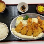 Akamaru Shokudou - 市岡海老蔵, 定食セット