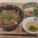 牛角 焼肉食堂 - カルビ丼•梅しそ冷麺ハーフ　¥1309
