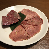 焼肉うしごろ 表参道店 - タン……とお肉