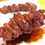 酒と焼鳥 ぶあいそ - レバー（タレ）・240円（税抜）。トロけるとはこのことだと確信する。ヘッドバンギングが止まらなくなる。要注意。