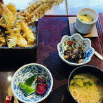 和食波奈 - 海老と穴子と夏野菜の天重　蓋オープン