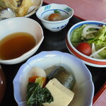 レストランよしの川 - 小鉢料理も素朴でおいしい