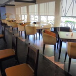 レストランよしの川 - テーブル席