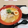 Ebitonkotsu Ramen Haruki - えび豚骨塩拉麺＝税込890円　※ライス無料サービス