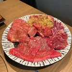 神保焼肉料理店 - お肉盛り合わせ