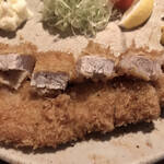 とんかつ かつせい - 今日は脂身少なめで肉質締まってます。