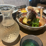 地下だけど入ったら雰囲気が良くて料理人がしっかり食事を作ってお酒もたくさんあって楽しいお店。ごんべえ - 