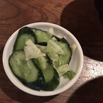 とんかつ かつせい - キュウリとキャベツのお新香。