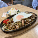 餅力 - 焼きそば　肉いか玉子