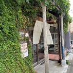 TASTY PLACE THE DINING - お店の入口前