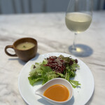TASTY PLACE THE DINING - スーパーベジプレートのサラダとスープ