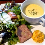 駒沢食堂 george - サラダ＆スープ　がぼちゃサラダは甘め　スープは市販品っぽい味