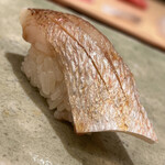 銀座 鮨 佑 - 完璧な脱水の春子鯛
