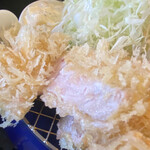 とんかつ 蒼樹 - ロースの断面、こちらは限りなくウェルダン。