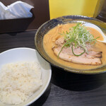 Menya Daichi - 味噌ラーメン+小ライス