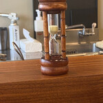 とんかつ 蒼樹 - ご飯は砂時計が落ちきるまで蒸らします。