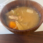 とんかつ 蒼樹 - 豚汁。お替わり可能です。