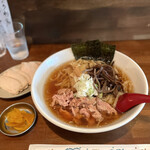 Sammon No Toku - こくしょうゆラーメン¥780、鶏チャーシュー¥220、大盛無料