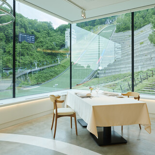 ④スキージャンプ×フレンチレストラン