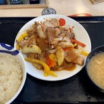 松屋 - 松屋風ロモサルタード定食3枚盛り、ご飯大盛り