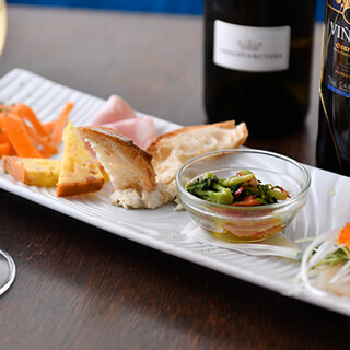 A variety of a la carte items◆From appetizers to main dishes, you can enjoy them with alcohol.