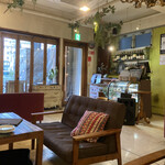 江坂イタリアン ラッポルティ - 内装です。全てソファー席です。