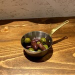 2 meals marinated olives
