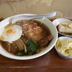 関東ラーメン - 料理写真:揚肉ラーメン