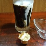 キッチン ブルー グローブ - ミルクを入れます